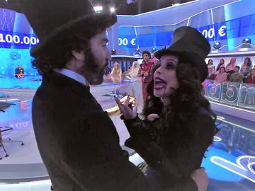 La bachata de la vampiresa Soraya Arnelas con Raúl Gómez: canta y baila ‘Te quiero a ti’ La bachata de la vampiresa Soraya Arnelas con Raúl Gómez: canta y baila ‘Te quiero a ti’