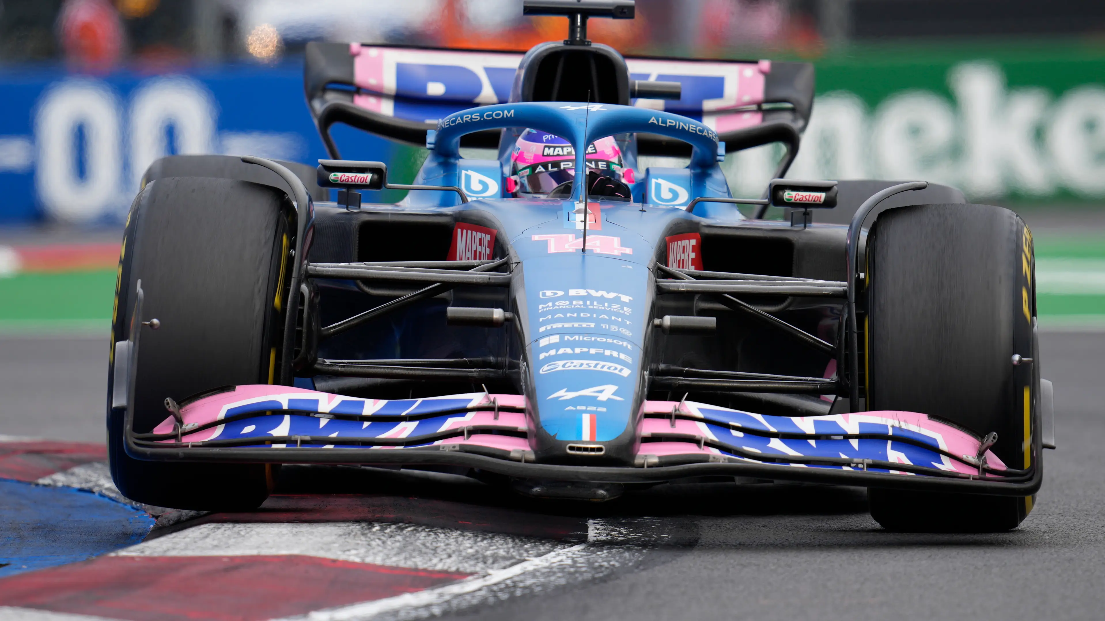 Alonso abandona cuando iba 7º en México y se harta de Alpine: "Siempre en mi coche, es increíble..." Alonso abandona cuando iba 7º en México y se harta de Alpine: "Siempre en mi coche, es increíble..."