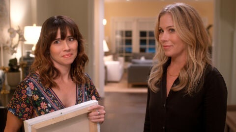 Linda Cardellini y Christina Applegate en 'Dead to Me'