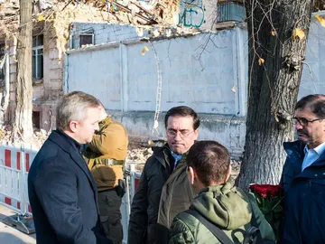 El ministro Albares, durante su visita a Kiev El ministro Albares, durante su visita a Kiev