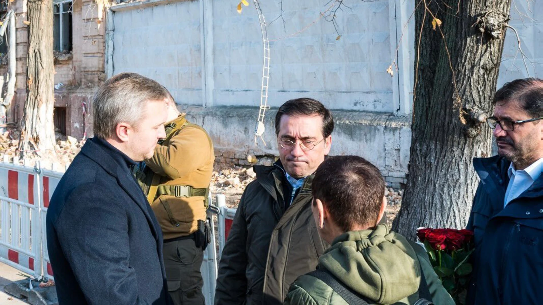 El ministro Albares, durante su visita a Kiev