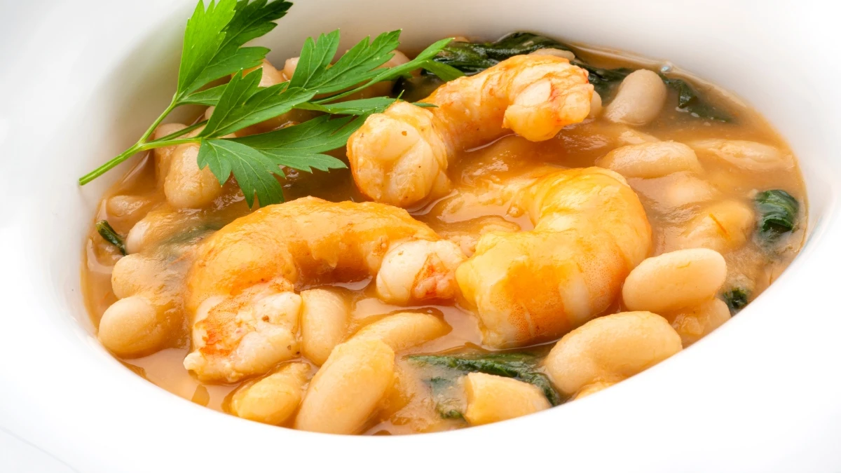 Alubias blancas con espinacas y langostinos Cocina rápida de Arguiñano: Alubias blancas con espinacas y langostinos
