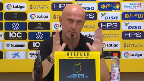 Julián Calero, entrenador del Burgos, en rueda de prensa Julián Calero, entrenador del Burgos, en rueda de prensa