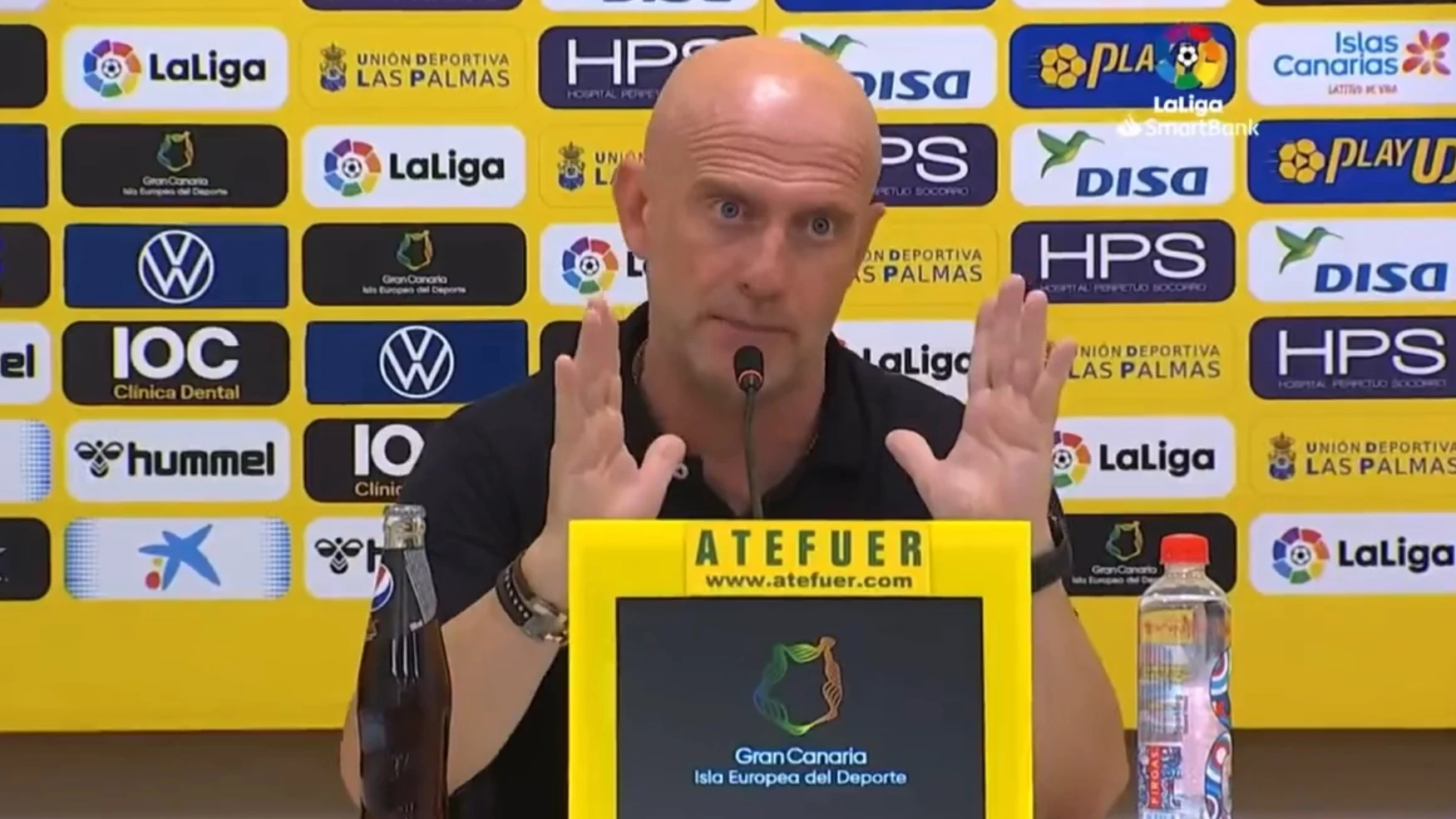 Julián Calero, entrenador del Burgos, en rueda de prensa Julián Calero, entrenador del Burgos, en rueda de prensa