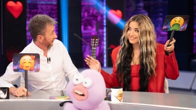 Trancas y Petancas ponen a prueba las dotes románticas de Lola Índigo en 'El Hormiguero'