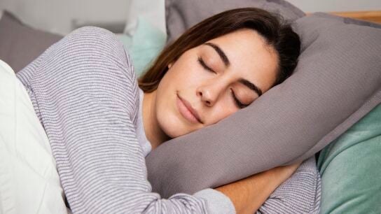 Una mujer durmiendo