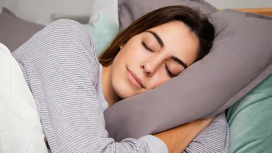 Una mujer durmiendo Una mujer durmiendo