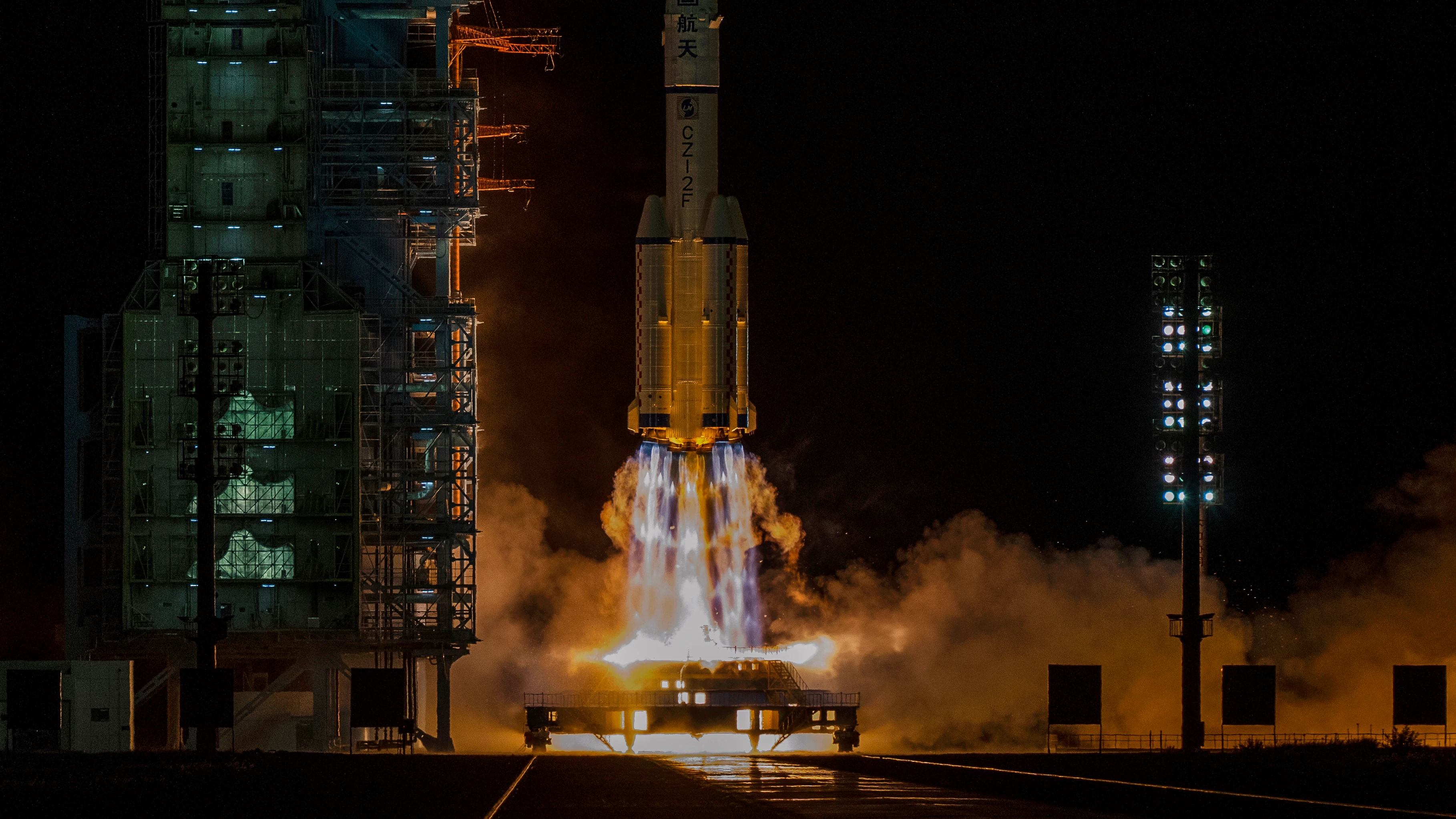 Imagen del lanzamiento de The Shenzhou-13 (Long March-2F)