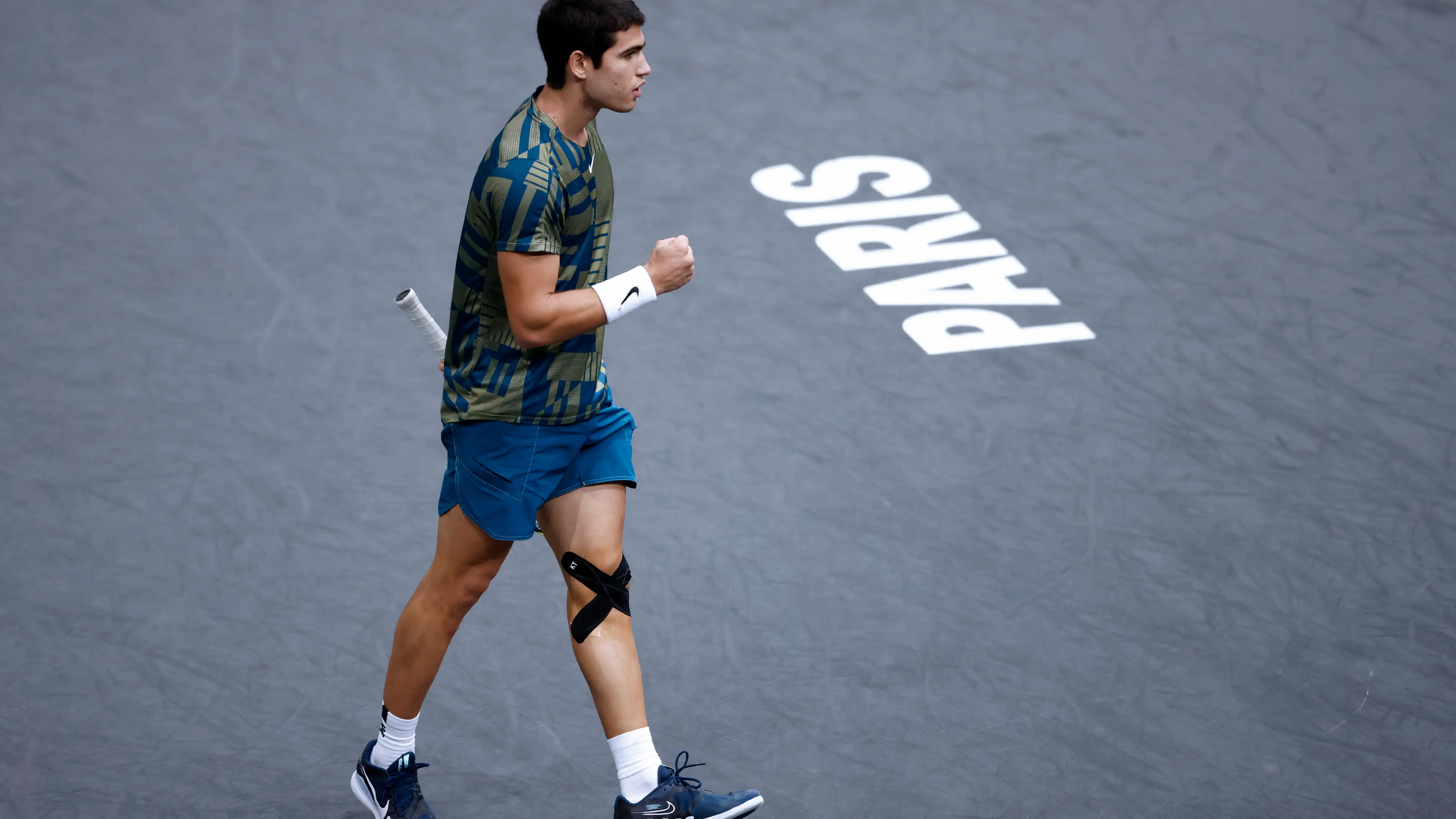 Carlos Alcaraz celebra un punto en el Masters 1.000 de París-Bercy Carlos Alcaraz celebra un punto en el Masters 1.000 de París-Bercy