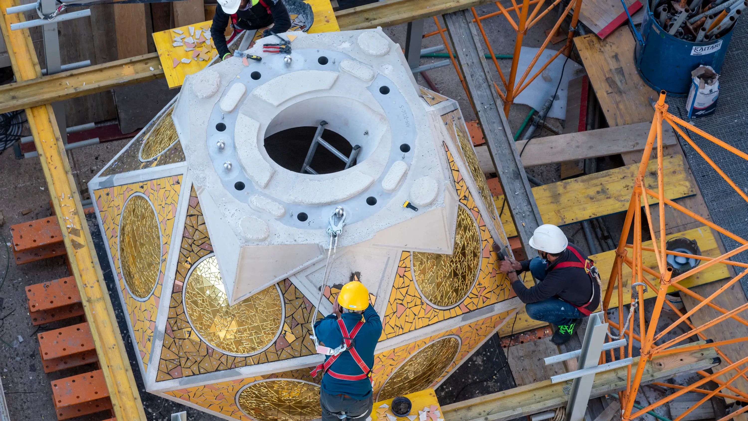 Sagrada Fam&iacute;lia empieza a colocar las piezas que culminar&aacute;n las torres