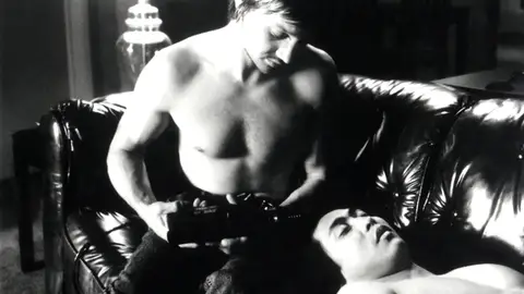 Jeremy Renner como Jeffrey Dahmer Jeremy Renner como Jeffrey Dahmer