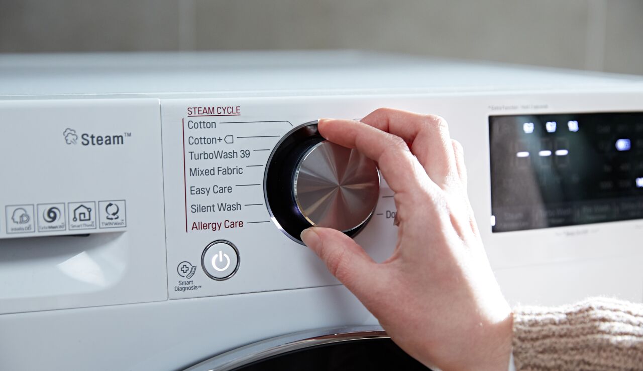 Errores que cometes al poner la lavadora y que encarecen la factura de la luz
