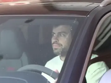 Piqué: Así de serio ha reaparecido tras anunciar su retirada Piqué: Así de serio ha reaparecido tras anunciar su retirada