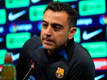 El técnico del FC Barcelona, Xavi Hernández, durante la rueda de prensa