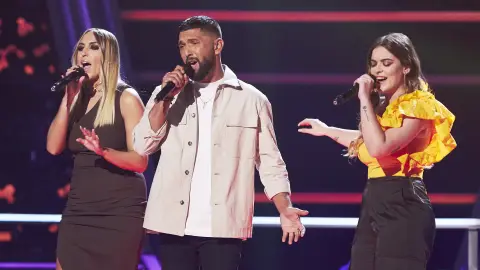 Jonatan, Lucía y Triana brillan con un poderoso flamenco de Pitingo en ‘La Voz’ Jonatan, Lucía y Triana brillan con un poderoso flamenco de Pitingo en ‘La Voz’