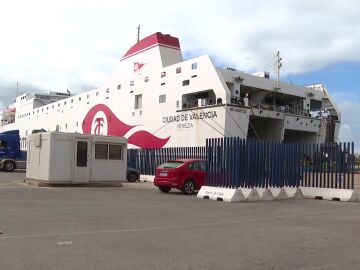 El ferry en el Puerto de Cádiz