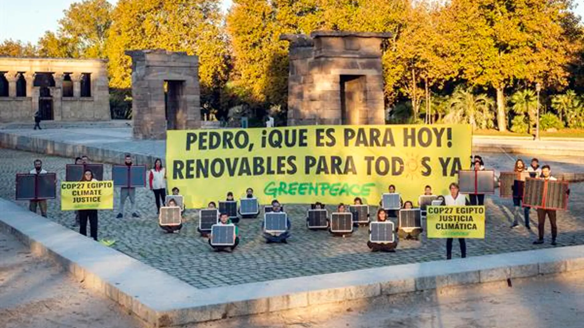 Greenpeace reclama compromiso a Pedro Sánchez en el Templo de Debod