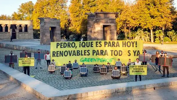 Greenpeace reclama compromiso a Pedro S&aacute;nchez en el Templo de Debod