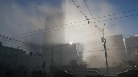 Imagen de un bombardeo ruso sobre la ciudad de Kiev Imagen de un bombardeo ruso sobre la ciudad de Kiev