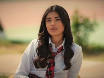 &iquest;Amor a primera vista?: S&uuml;sen, dispuesta a todo para que Kaan se fije en ella 