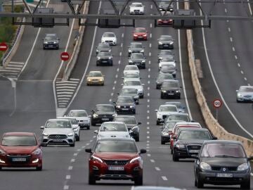 Vehículos transitan por la A-6 a la altura de Majadahonda, Madrid