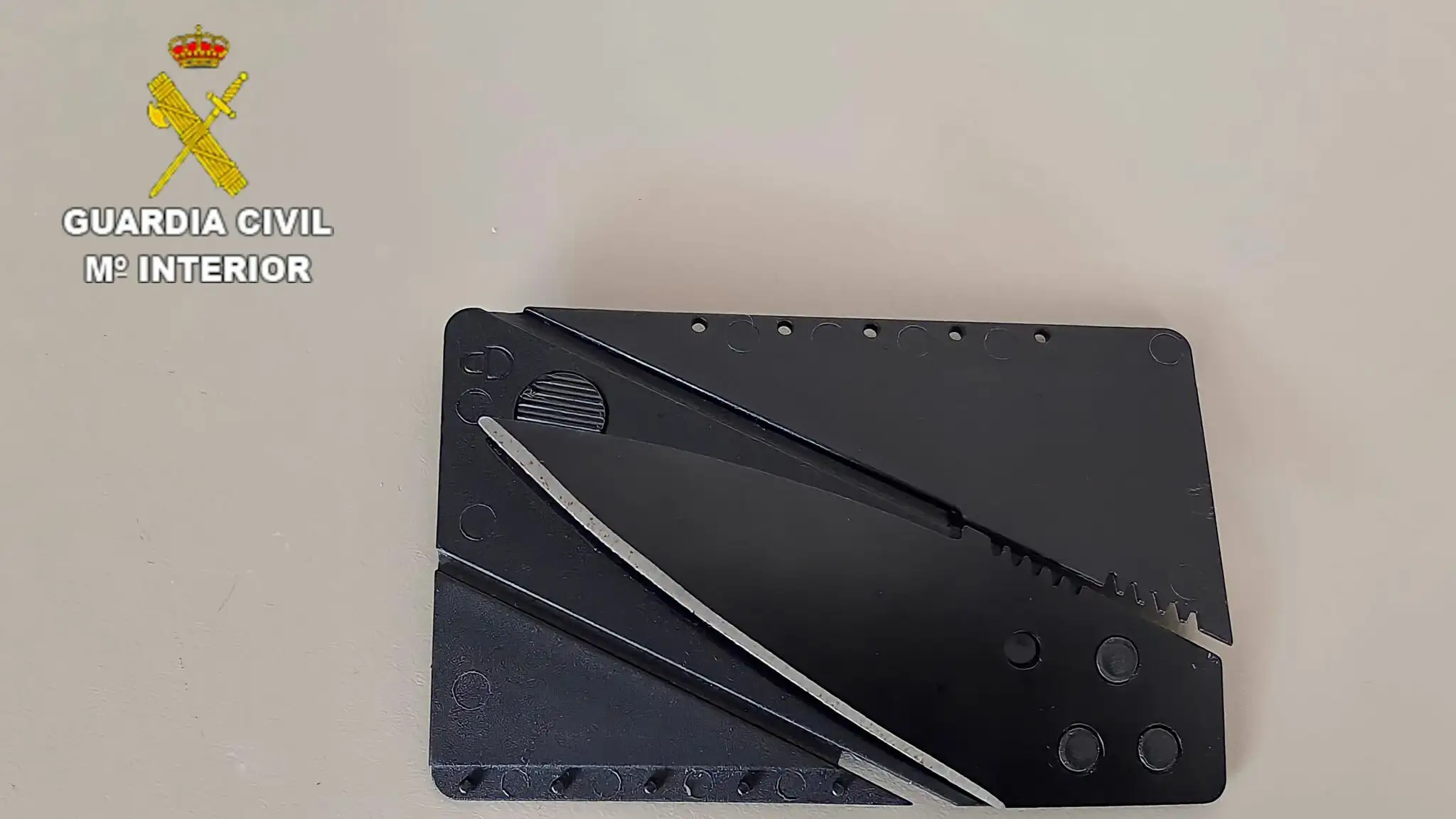Imagen de una navaja en forma de tarjeta Imagen de una navaja en forma de tarjeta
