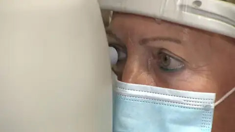 Examen médico del optometrista El Hospital Virgen del Rocío probará un ensayo clínico pionero para combatir la primera causa de ceguera