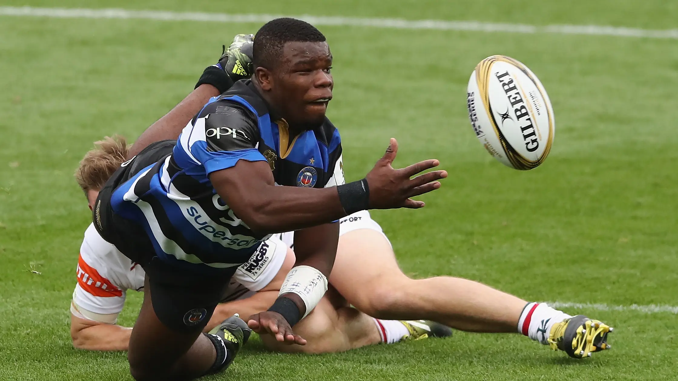 Levi Simeon Davis en un partido oficial