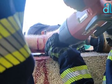 Las duras imágenes del rescate al hombre herido en Torrevieja
