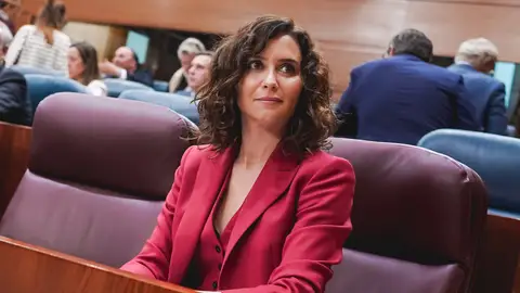 Ayuso acusa a Sánchez de ser un "extremista de izquierdas" Ayuso acusa a Sánchez de ser un "extremista de izquierdas"