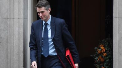 Piden investigar a un alto cargo de Rishi Sunak por enviar mensajes de acoso a una compañera de partido