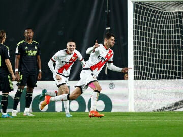  Santi Comesaña celebra su gol ante el Real Madrid