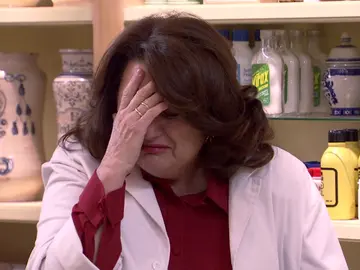 Doña Paz le propina un bofetón a Hugo tras enterarse de que ha recaído en las drogas Doña Paz le propina un bofetón a Hugo tras enterarse de que ha recaído en las drogas