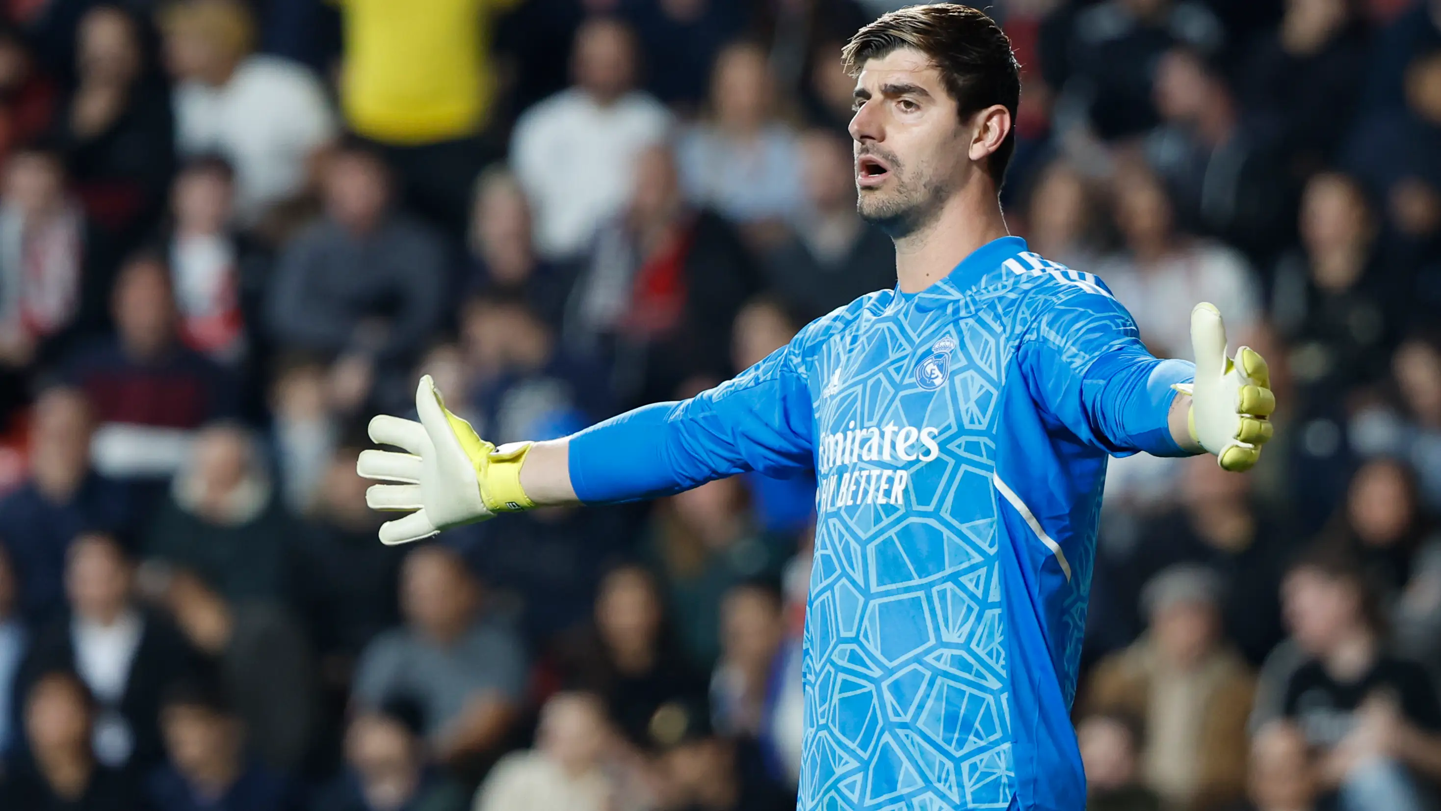 Thibaut Courtois gesticula en el partido ante el Rayo Vallecano Thibaut Courtois gesticula en el partido ante el Rayo Vallecano