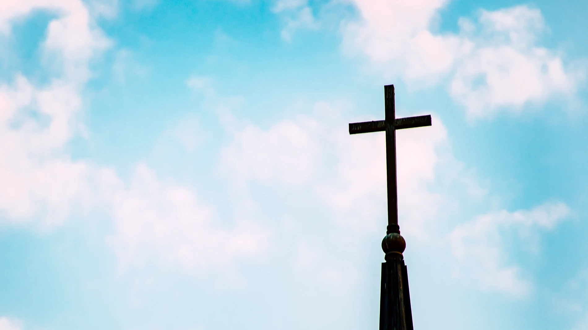Imagen de la cruz de una iglesia