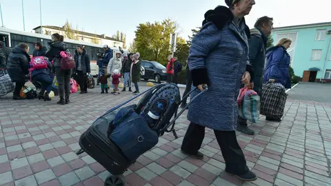 Personas evacuadas del distrito de Novokakhovsky, en Jersón, Personas evacuadas del distrito de Novokakhovsky, en Jersón,