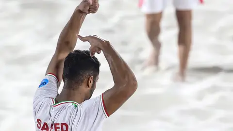 El futbolista Saeed Piramun celebra su gol contra Brasil con un gesto en contra del régimen de Irán El futbolista Saeed Piramun celebra su gol contra Brasil con un gesto en contra del régimen de Irán