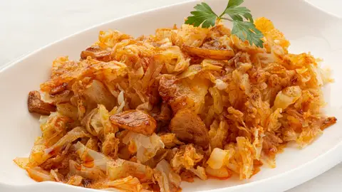 Receta de berza con refrito de pimentón, de Arguiñano: "Verdura de invierno, sana y muy barata" Receta de berza con refrito de pimentón, de Arguiñano: "Verdura de invierno, sana y muy barata"