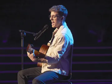 Javier Santacruz revoluciona con la versión más personal de ‘Blinding lights’ en ‘La Voz’ Javier Santacruz revoluciona con la versión más personal de ‘Blinding lights’ en ‘La Voz’