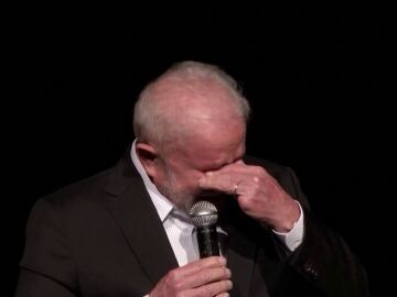 Lula rompe a llorar