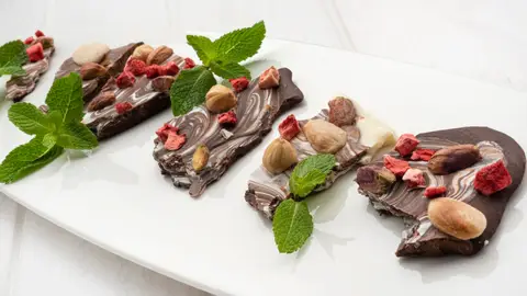 ¡Más fácil, imposible! Arguiñano elabora chocolatinas para el café en solo 3 minutos ¡Más fácil, imposible! Arguiñano elabora chocolatinas para el café en solo 3 minutos