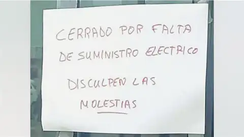 El cartel en la puerta del consultorio El cartel en la puerta del consultorio