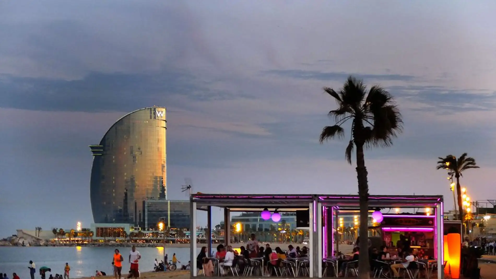 Vistas del hotel Walden en la playa de Barcelona.