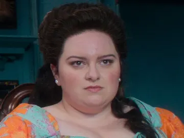 La actriz Maddie Baillio como Malvolia en 'Cenicienta' La actriz Maddie Baillio como Malvolia en 'Cenicienta'