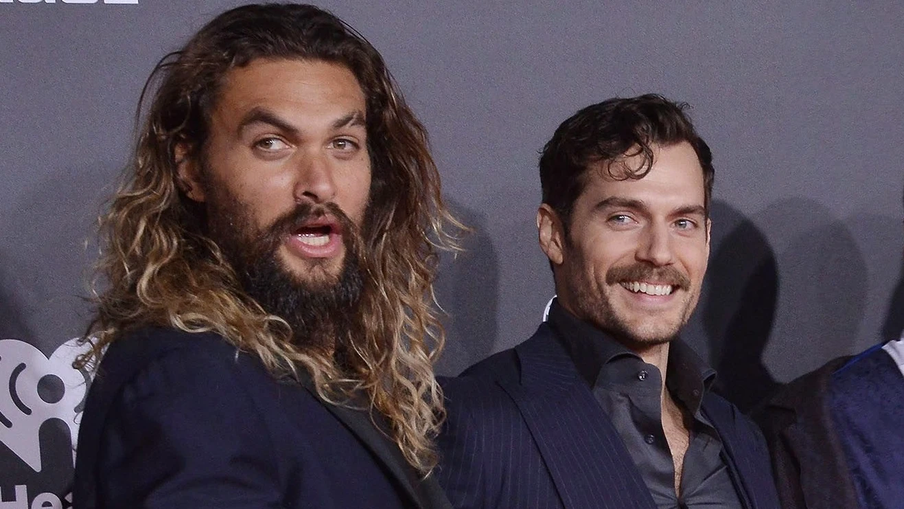 Jason Momoa y Henry Cavill promocionando 'Liga de la Justicia'