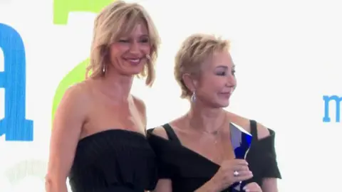 Susanna Griso y Ana Rosa Quintana en la entrega de premios de la gala Merca2 Susanna Griso y Ana Rosa Quintana en la entrega de premios de la gala Merca2