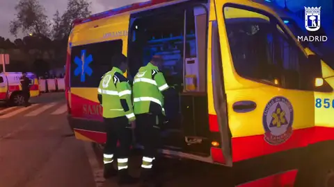 La Policía abate a tiros a un hombre de 54 años para evitar que acuchillase a otro en Villaverde (Madrid) La Policía abate a tiros a un hombre de 54 años para evitar que acuchillase a otro en Villaverde (Madrid)