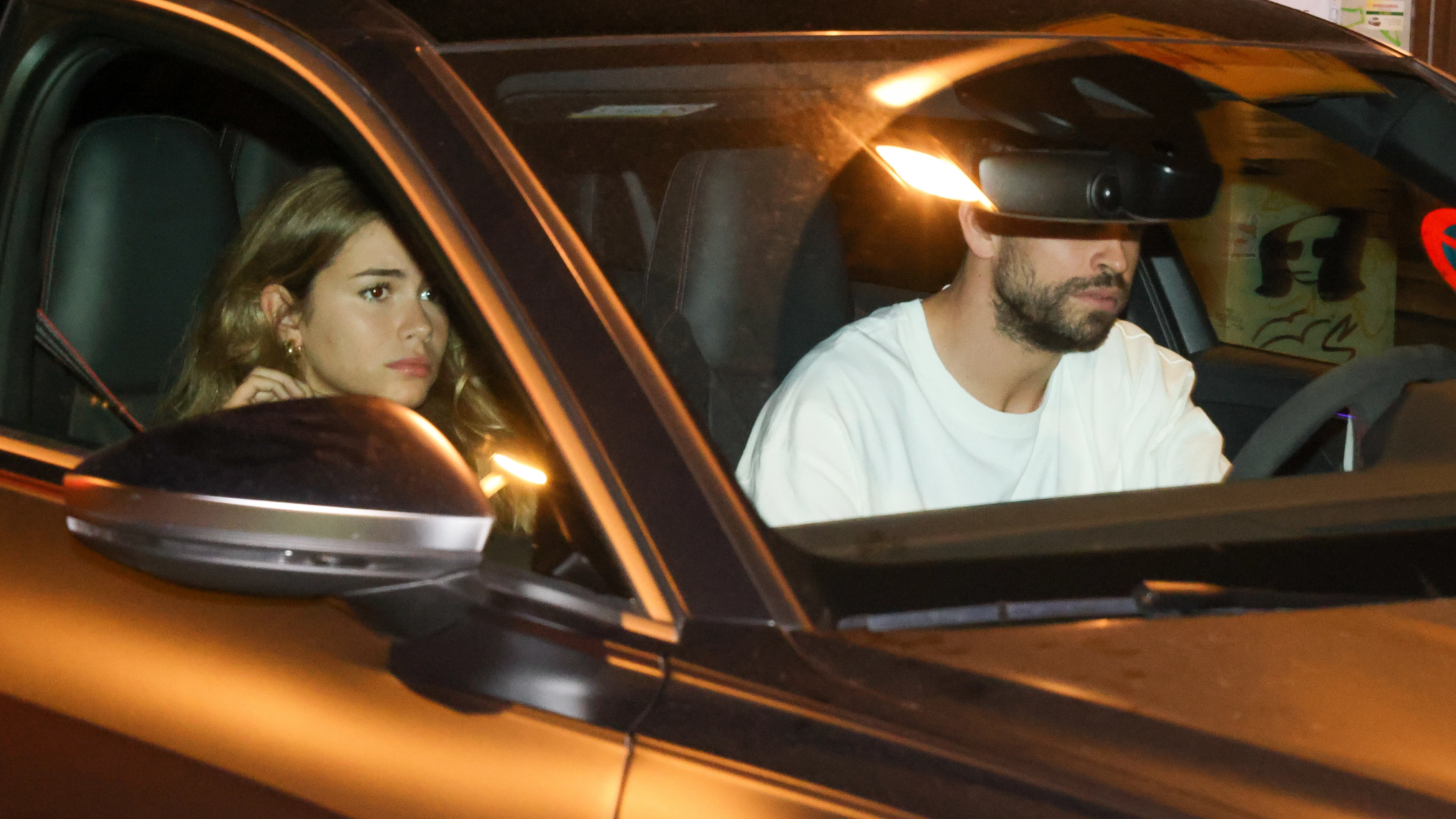 Piqu&eacute; y Clara Ch&iacute;a