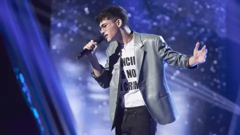 Álvaro Santos se atreve en los Asaltos con una dulce versión de un tema de James Arthur Álvaro Santos se atreve en los Asaltos con una dulce versión de un tema de James Arthur