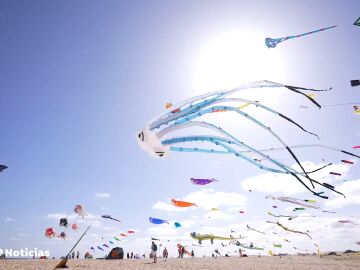 El cielo de Fuerteventura se llena de color en la 35 edición del Festival Internacional de Cometas